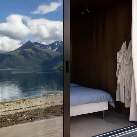 Fjord Retreat - Fjord Panorama With Private Sauna Hundeidvik